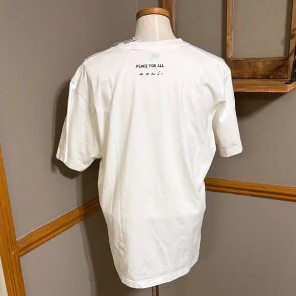 Kaws X Uniqlo UT graphic  peace for all white tee shirt size large - Picture 2 of 7
